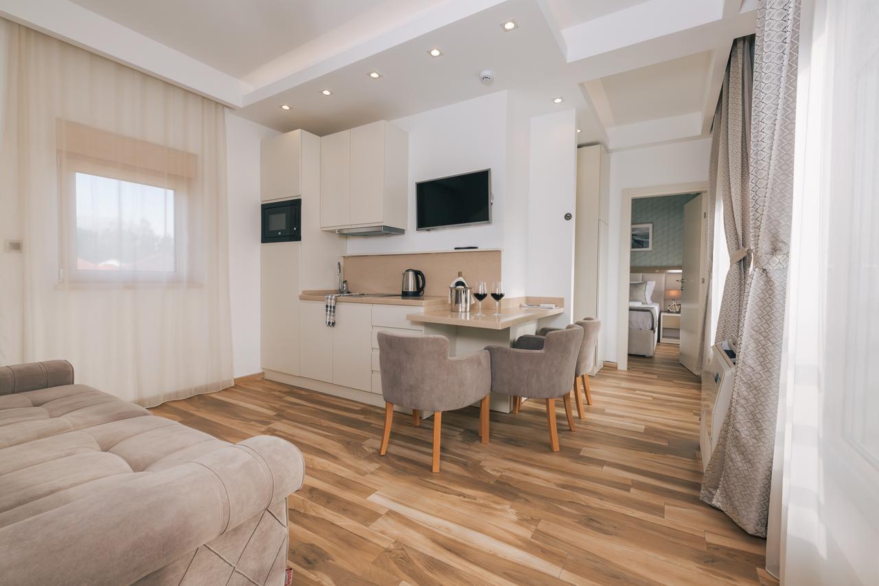 Villa Royal Apartments Tivat Eksteriør bilde