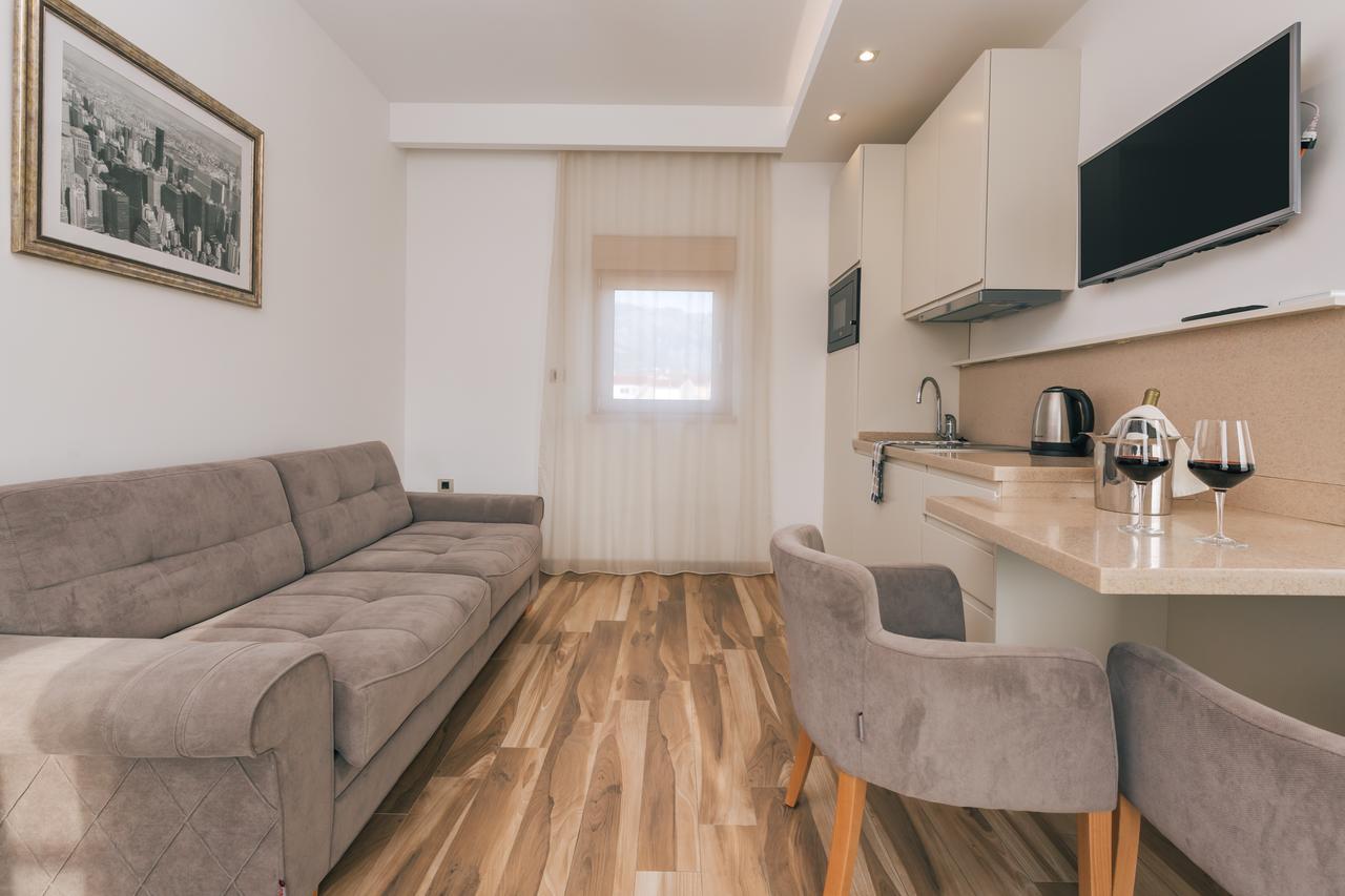 Villa Royal Apartments Tivat Eksteriør bilde